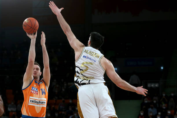 奥亚萨瓦尔 奥亚萨瓦尔