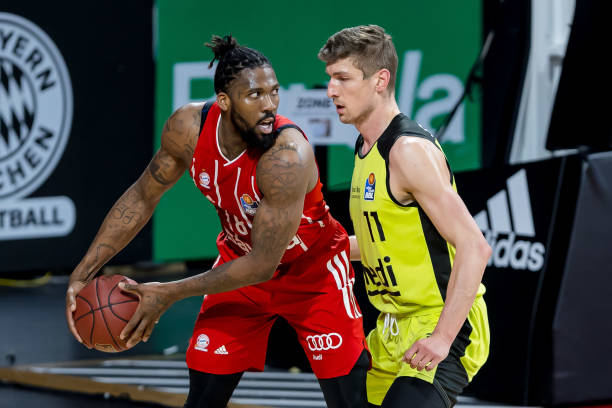 容易与球员 容易与球员